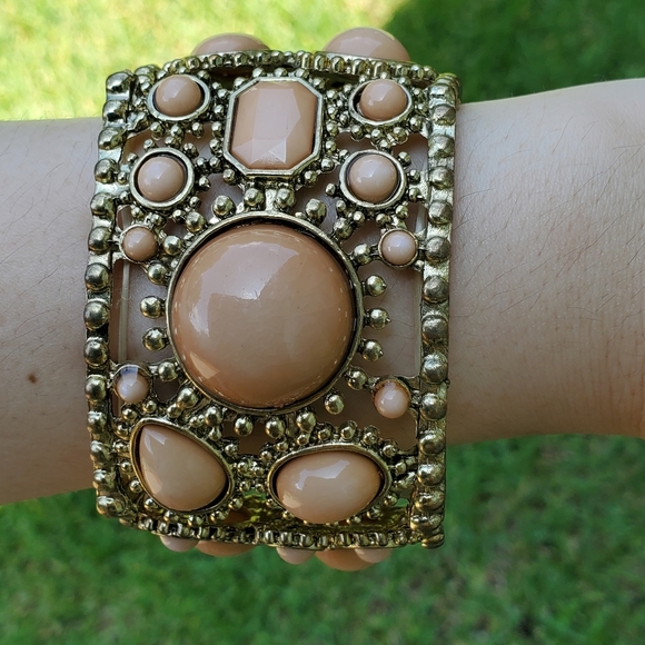 Antique Boho gold tone caramel beaded cuff stretch bracelet - Picture 5 of 5
